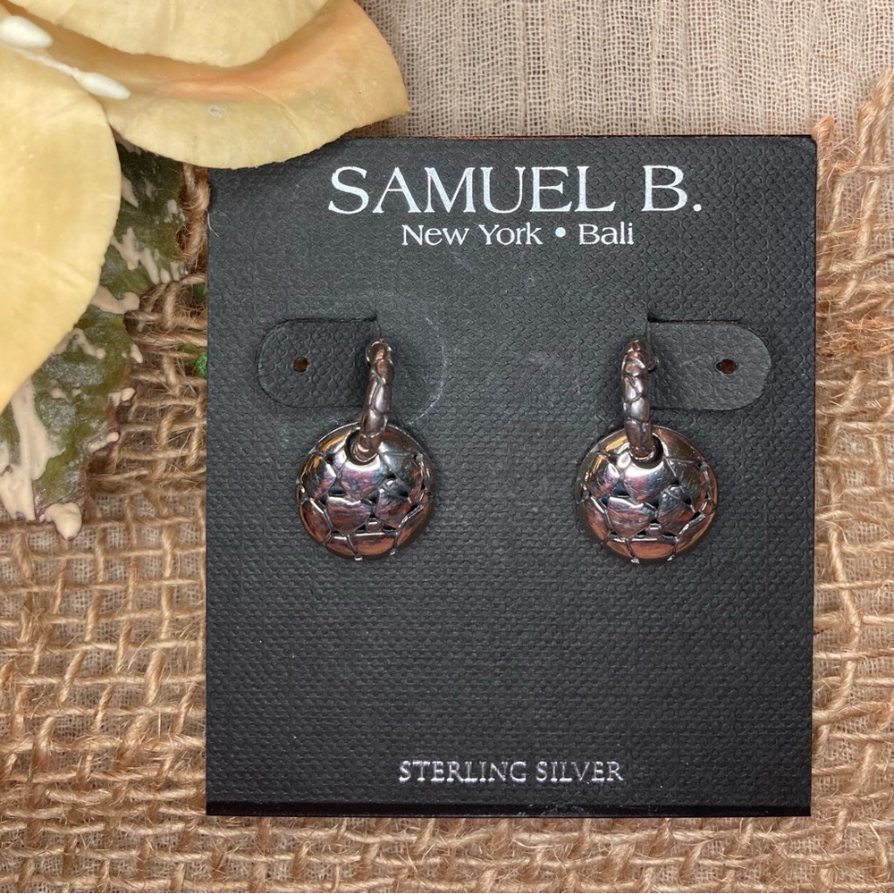 SAMUEL B. Round Pebble Design Earrings